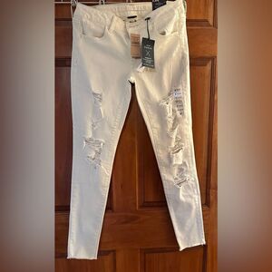 AEO women’s white denim jeggings low rise. Power fit.  Super stretch Size 4 NWT